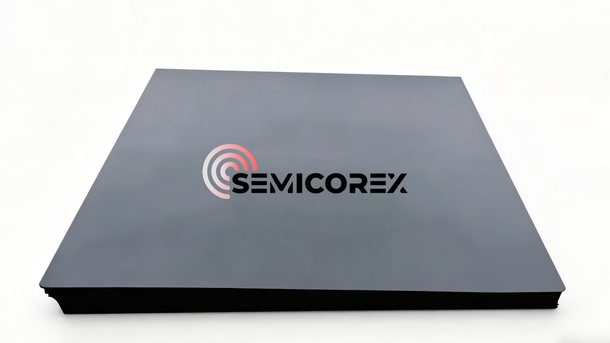 흑색 알루미나 세라믹의 특징은 무엇입니까?